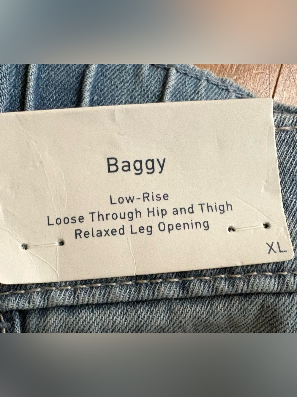 Hollister Low-Rise Baggy Jeans – Light Wash / Raw Hem (Size XL) - Picture 4 of 5